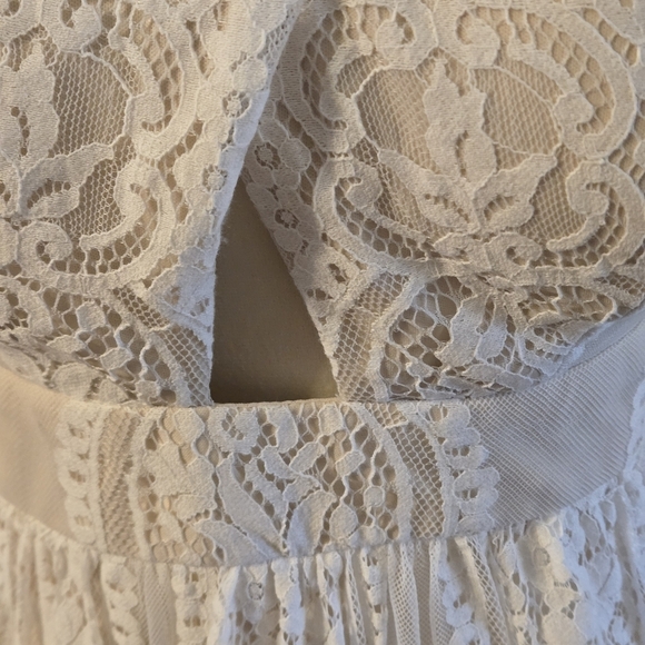 Trixxi Junior size 9 Lt Cream Lace Mini Dress Tie Neck Built in Bra Back Zipper - Picture 7 of 15